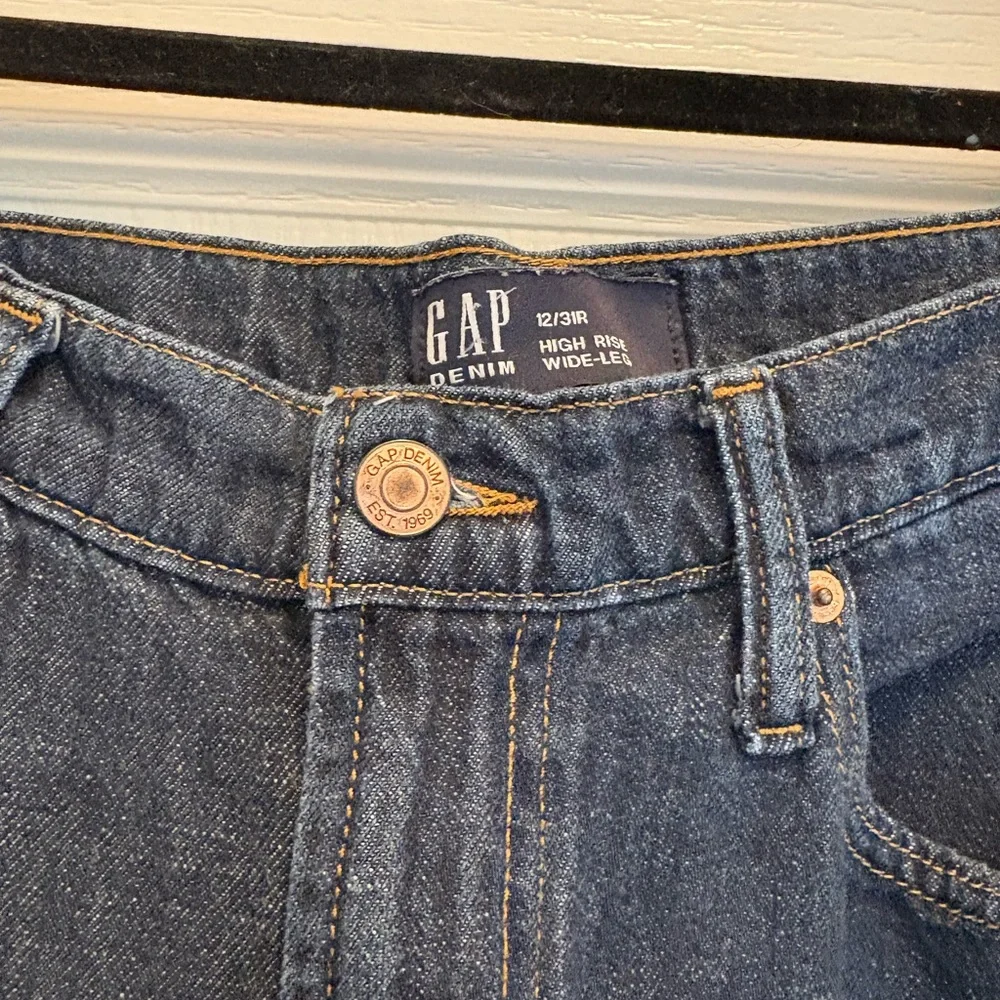 GAP Indigo Wide-Leg Cuffed Jeans - Picture 3 of 4